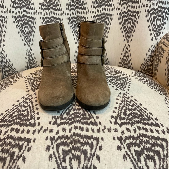 Franco Sarto Brown Suede Buckle Wedge Boot Sz 6.5 - Picture 11 of 13